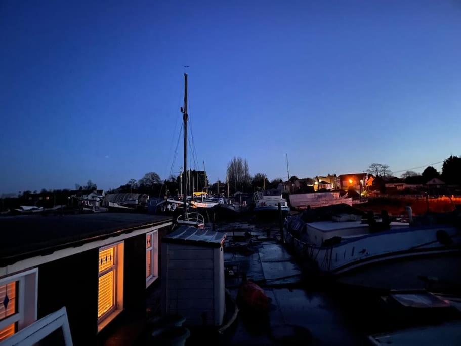 Toosey Lass - St Osyth Creek Saint Osyth Extérieur photo
